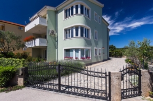 63S2 - Studio Nadan: