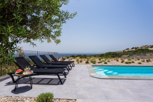 73H8 - Holiday home Black & White: