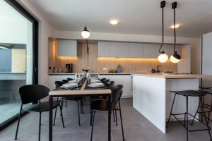 73H8 - Holiday home Black & White: