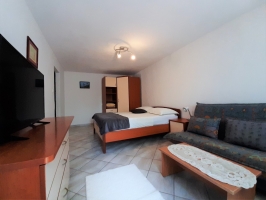 54B4 - Bungalow Cherry: